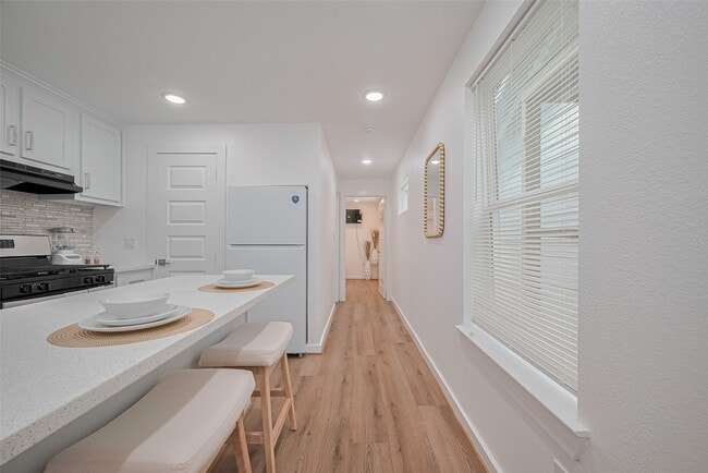 Building Photo - 6725 Avenue K