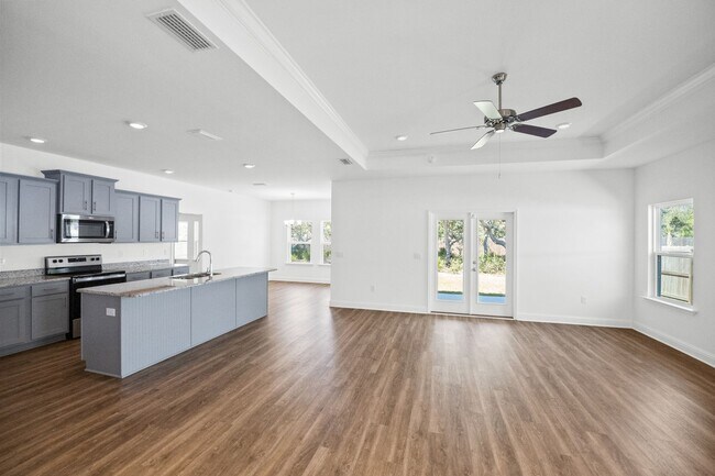 Building Photo - DON'T MISS OUT!