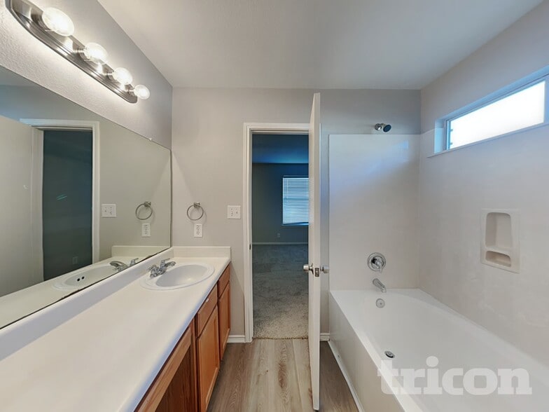 Building Photo - 8507 Crinum Lily Dr