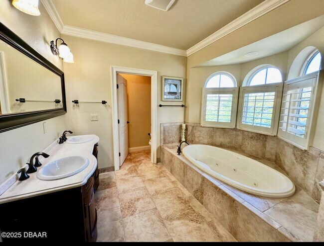 Building Photo - 5090 Riverside Dr