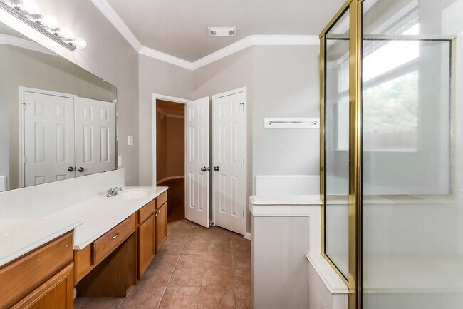 Building Photo - 902 Rock Springs Dr