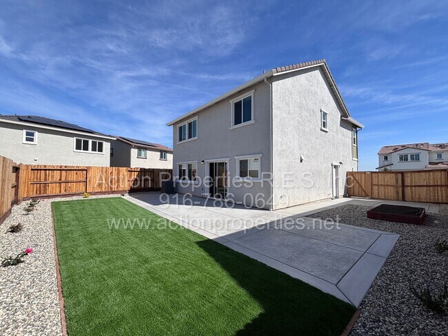 Building Photo - New Home: Amoruso Ranch Roseville:Solar DR Horton 4 Bedroom 2.5 Bath, Open Floor Plan,