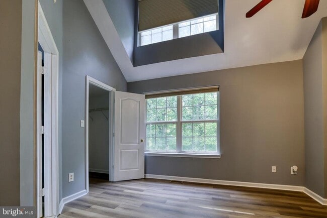 Building Photo - 30 Flaxleaf Ct