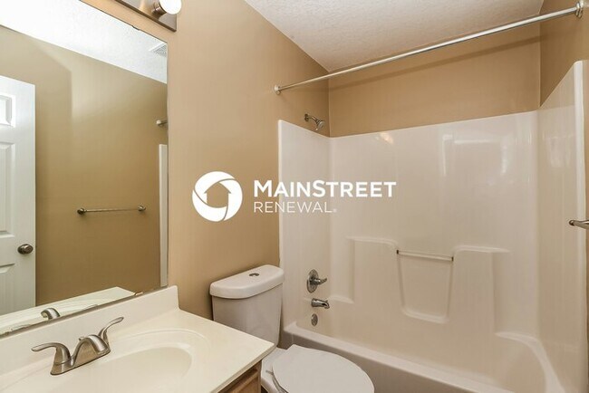 Building Photo - 5 Bedroom Pet-Friendly Home in Kansas City, MO with Main Street Renewal