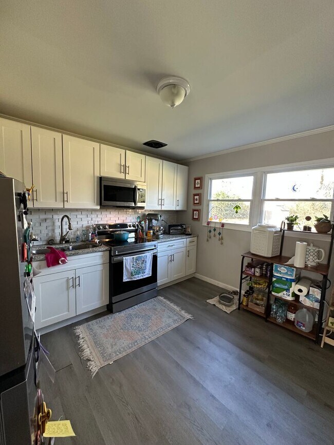 Building Photo - 4 Bedroom house on the East-side, Move-in August 10th 2026