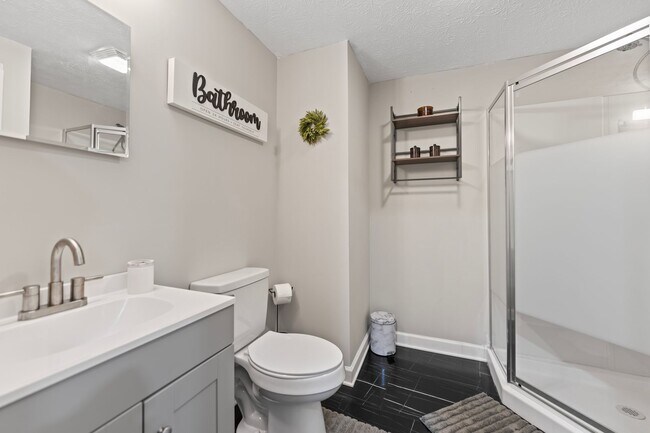 Building Photo - 8609 Warbler Br Wy