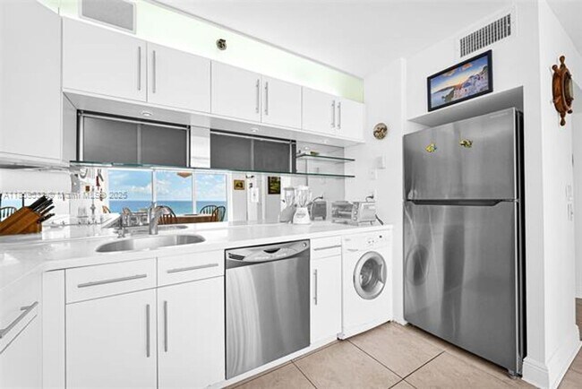 Building Photo - 2401 Collins Ave