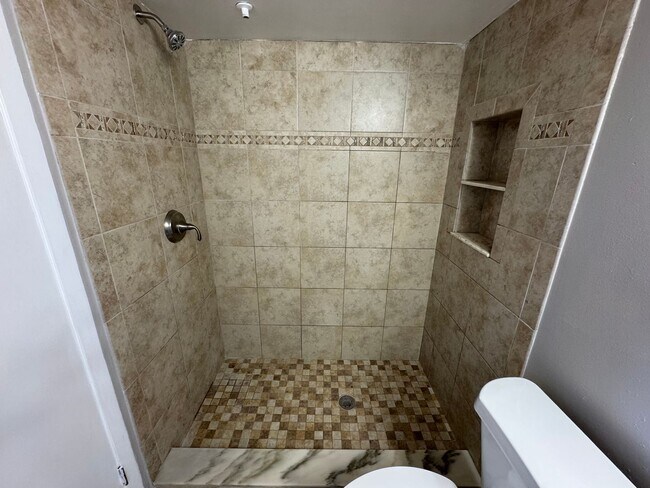 Building Photo - Altamonte Springs Top Floor Condo ~ Gated Waterfront Community ~ Must See!