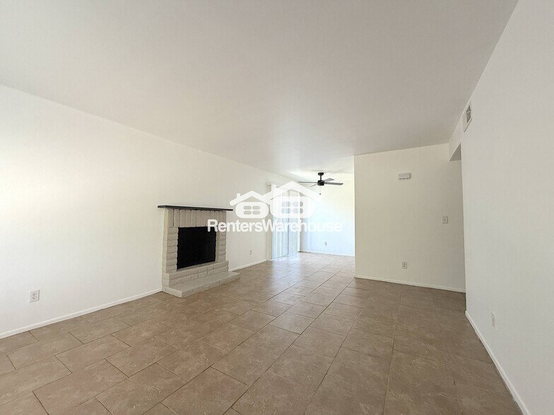 Building Photo - 1336 N 85th Pl