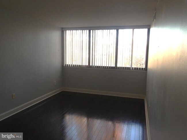 Building Photo - 8 S Van Dorn St