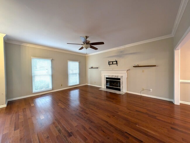 Building Photo - Beautiful 2 story, 4 bed, 2.5 bath Home Located in the Davis Lake Community!