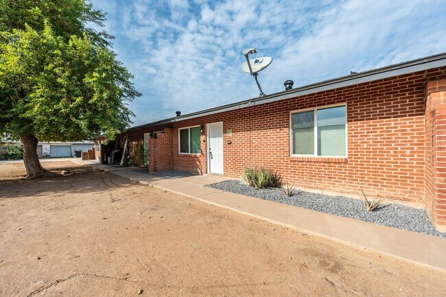 Building Photo - 3836 N 15th Ave