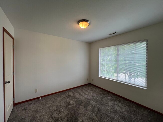 Building Photo - 480 SE Waco Pl