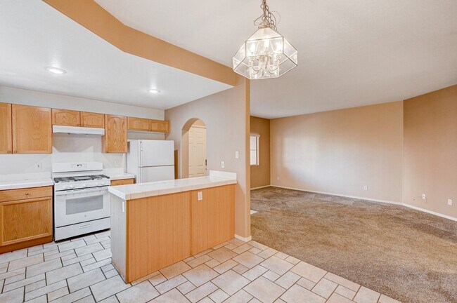 Building Photo - Beautifully Designed 2 Bedroom Condo in North Summerlin!