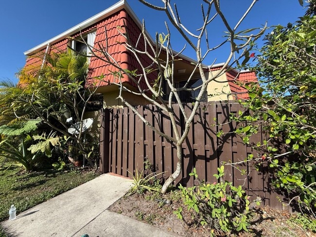 Building Photo - 8182 Thames Blvd