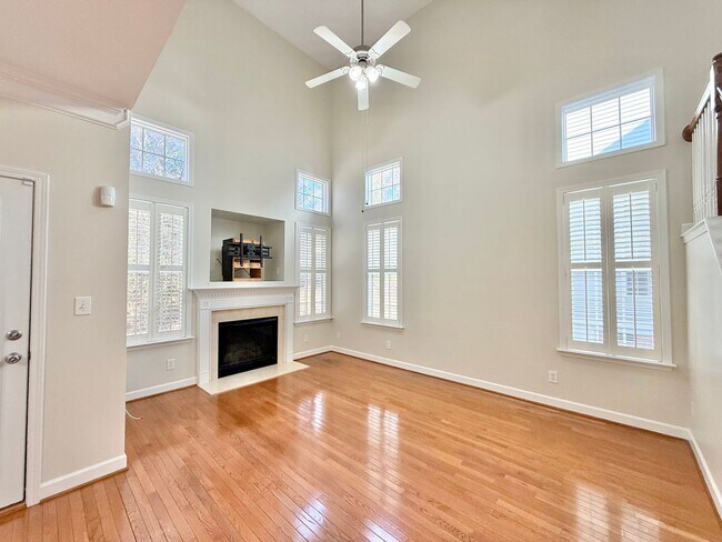 Building Photo - Gorgeous End Unit 3BD, 2.5BA Raleigh Townhome in a Prime Location Near Triangle Town Center, Poyn...