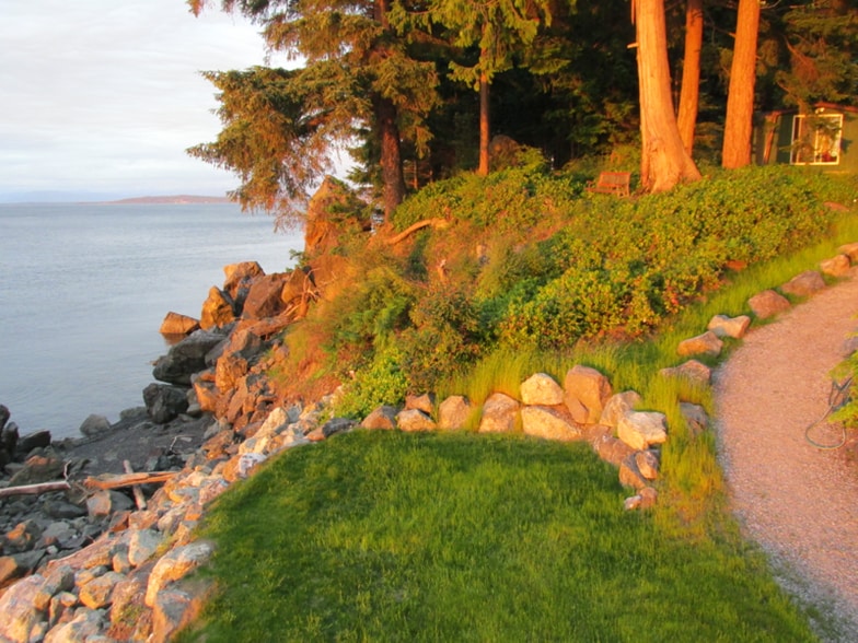 Building Photo - 585 Raccoon Point Rd