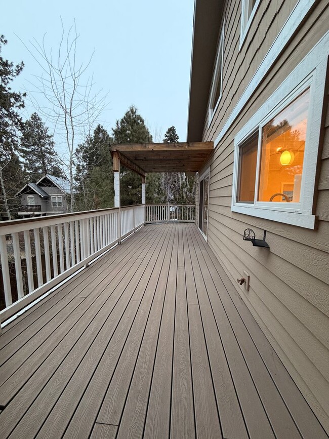 Building Photo - Dual Primary Suite's. 2 Bedroom / 2.5 Bathroom Single Level Home in NE Bend