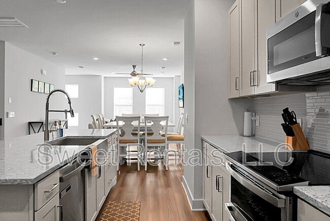 Building Photo - 4565 Mixson Ave
