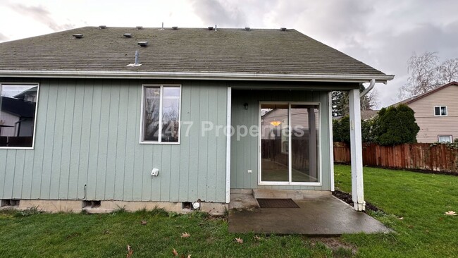 Building Photo - Salem - 3BD I 2.5BA Home + Large Yard!