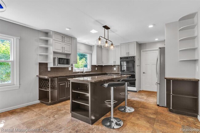 Building Photo - 3015 High Pointe Ct