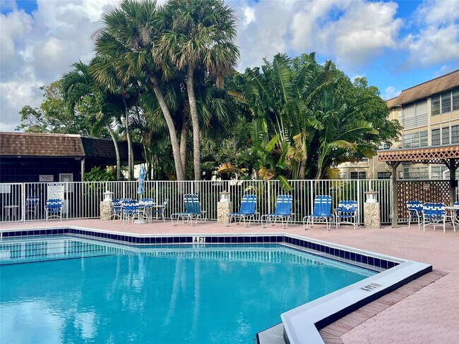 Building Photo - 5071 W Oakland Park Blvd