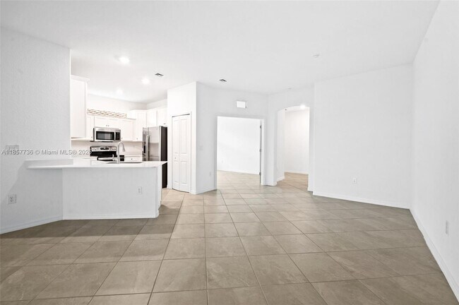 Building Photo - 2616 Vine Ave