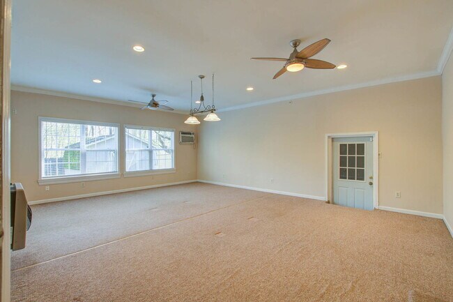 Building Photo - 756 Seaman Ln