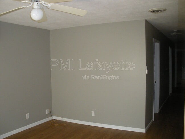 Building Photo - 60 Vicksburg Ln