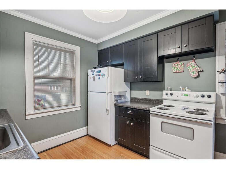 Building Photo - 811 Snelling Ave N