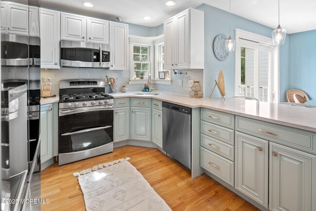 Building Photo - 413 13th Ave