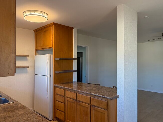 Building Photo - 3142 Midway Dr