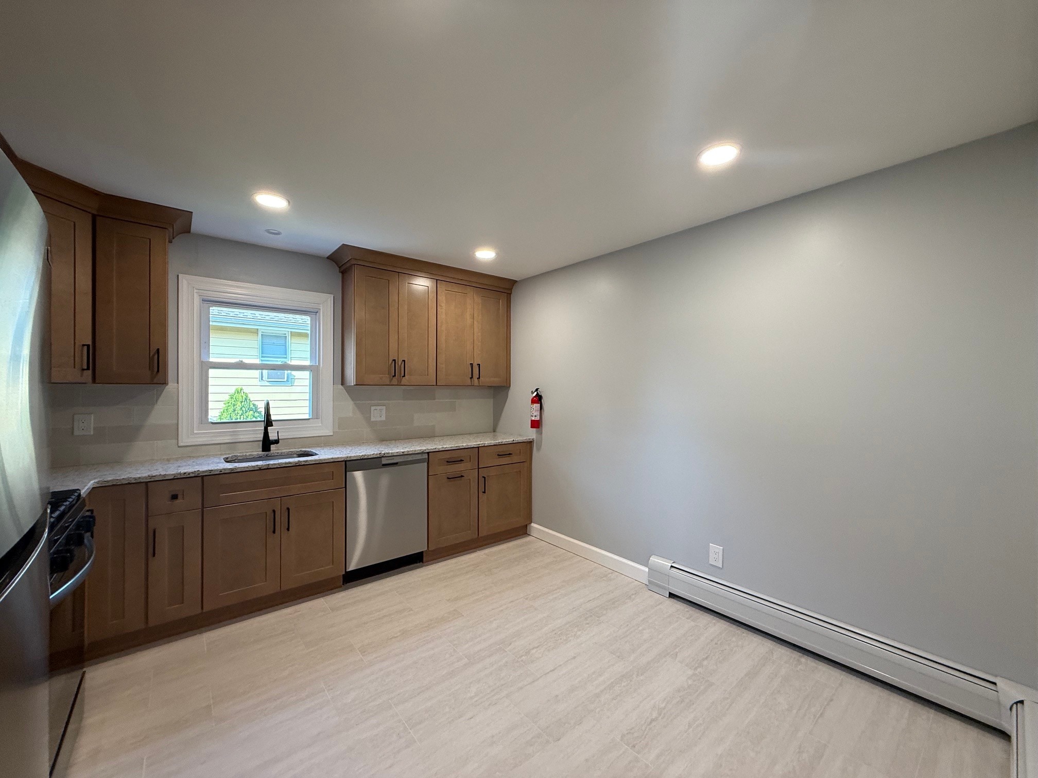 Building Photo - 286 Leonia Ave