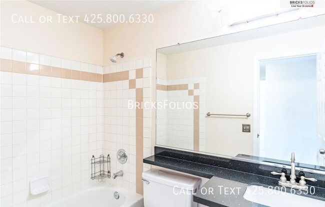 Building Photo - Bright & Modern End-Unit Townhome with Pool and Fitness Center