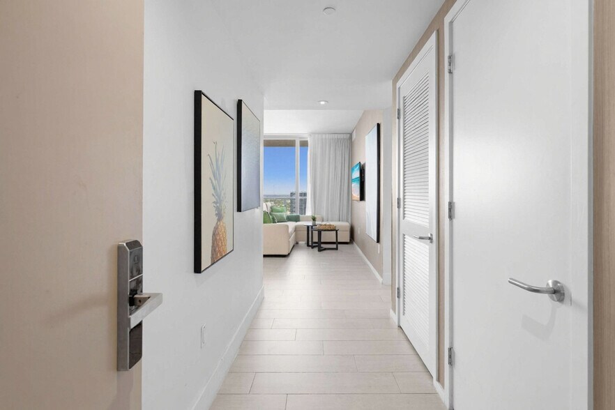 Building Photo - 4010 S Ocean Dr