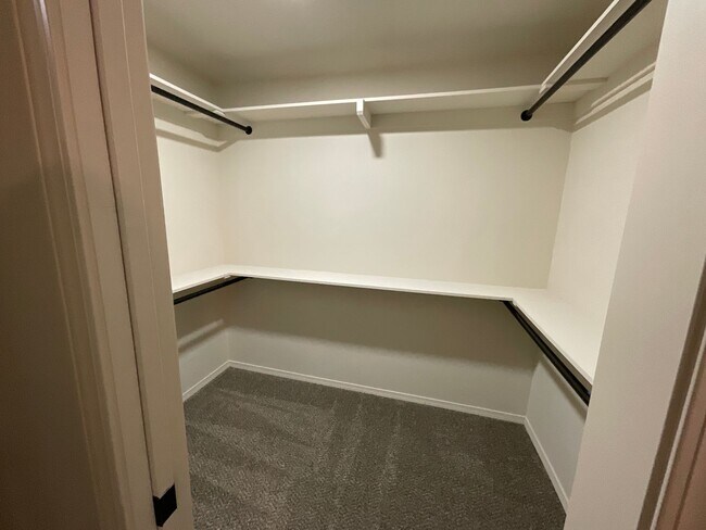 Building Photo - 2716 Carlton Way