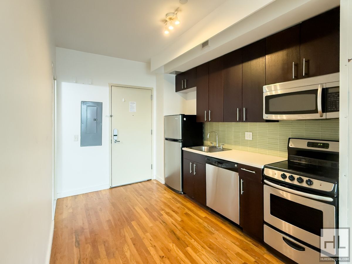 Building Photo - NO FEE / Spacious Sunlit Bushwick Studio / Balcony