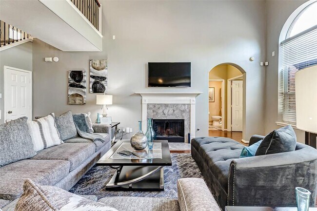 Building Photo - 2208 Breezeway Bend Dr
