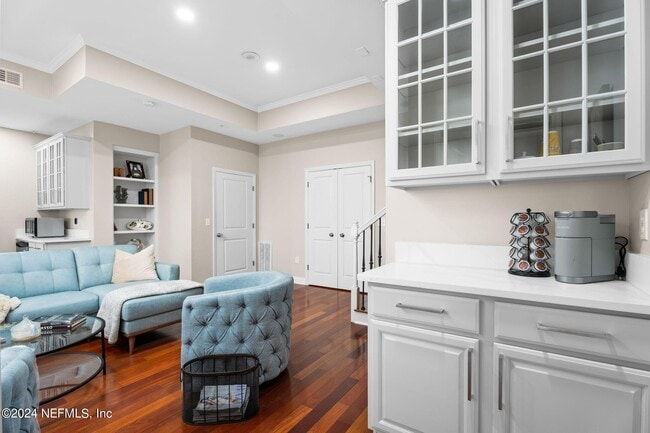 Building Photo - 400 E Bay St