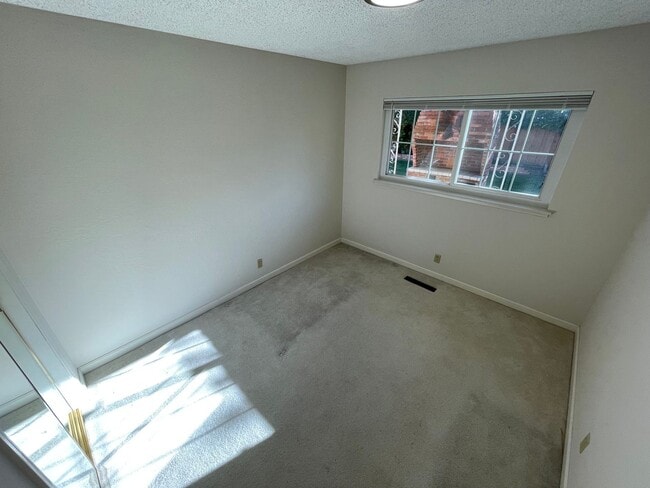 Building Photo - $3,890 / 4b/2bth - CUTE HOME IN GLENMOOR