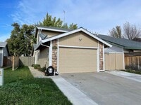 Building Photo - Gorgeous 3 Bedroom1/2 Plex in Elk Grove