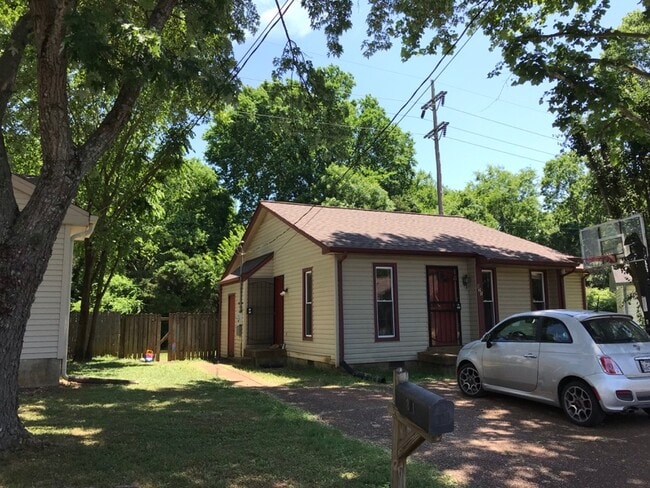 Building Photo - 821 Heritage Cir