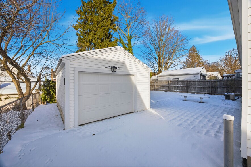 Building Photo - 470 Falstaff Rd