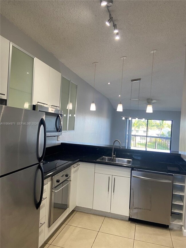 Building Photo - 9849 Nob Hill Ln