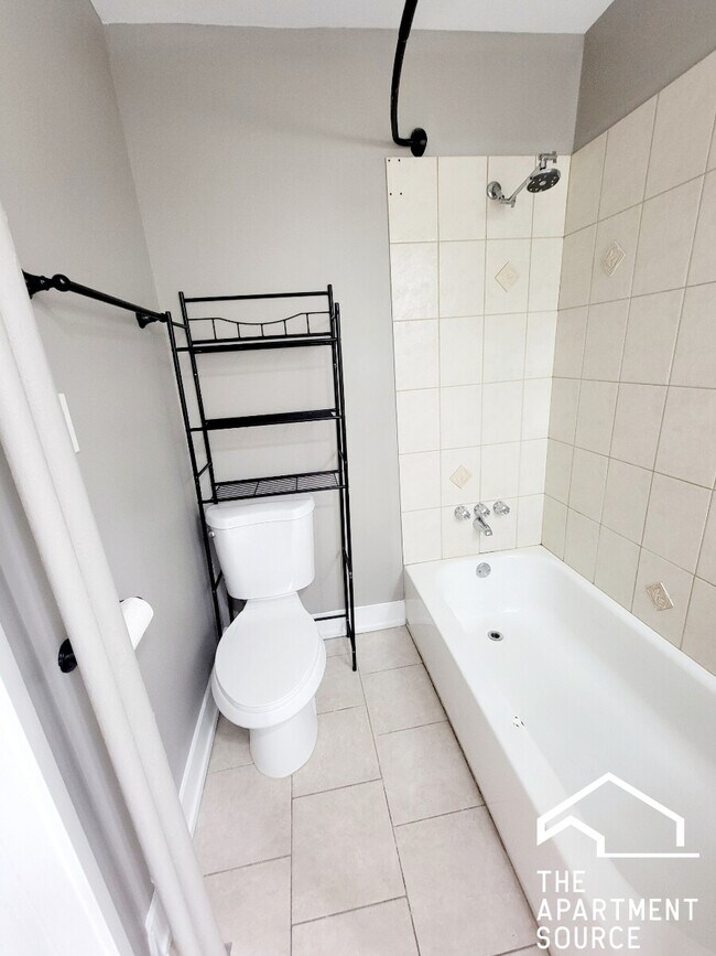 Building Photo - 2809 W Warren Blvd