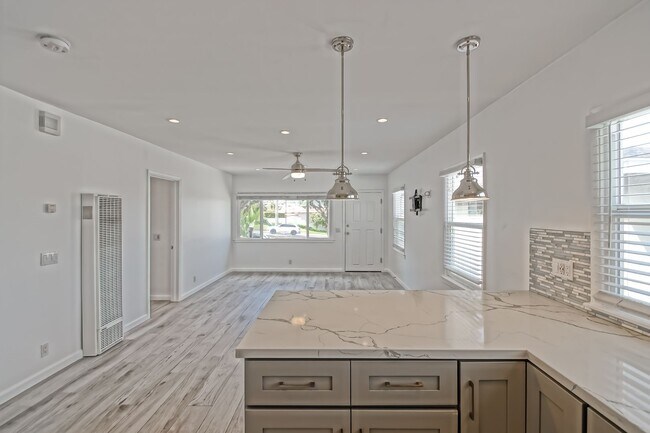 Building Photo - 344-348 Calle Miramar