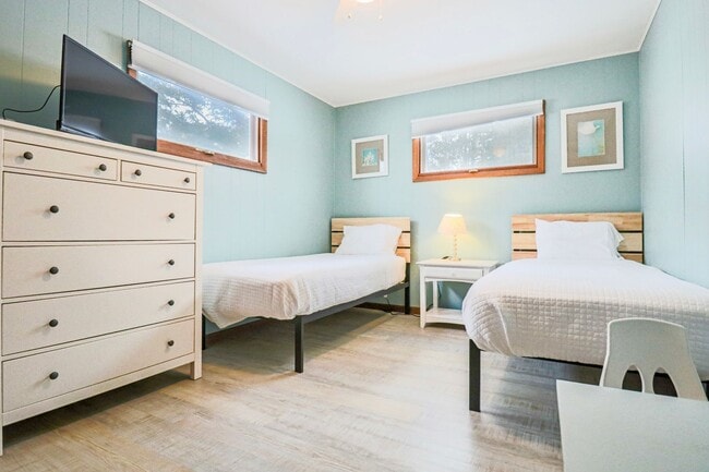 Building Photo - Charming Lakefront Home on Lake Skegemog – Off-Season Rental