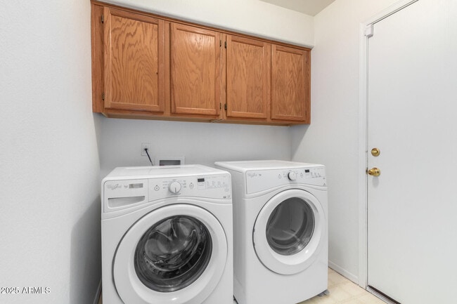 Building Photo - 100 N Bradley Dr