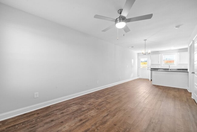 Building Photo - 919 Martin St