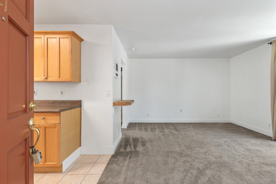 Building Photo - 2850 Reynard Way 21